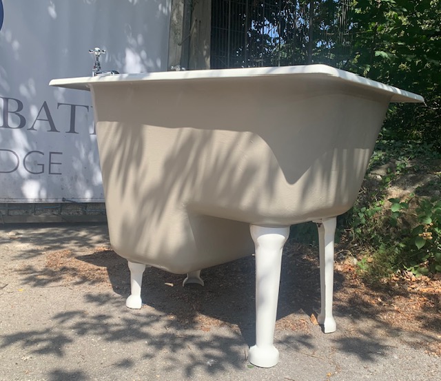 Climery Sitz Bath finished in Jenny Wren with white legs above picture
