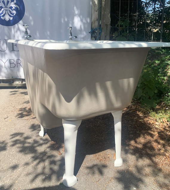 Climery Sitz Bath finished in Jenny Wren with white legs above picture
