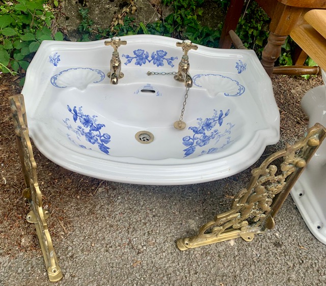 Imperial Oxford Recycled Low Flush Toilet with Gold Fittings