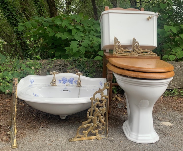 Imperial Oxford Recycled Low Flush Toilet with Gold Fittings