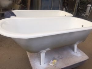Enamel stage cast iron bathtub